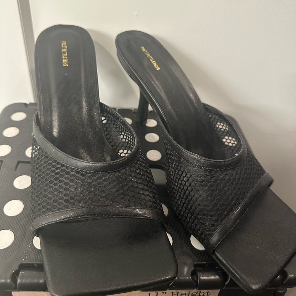 Black square toe shoe  size US9